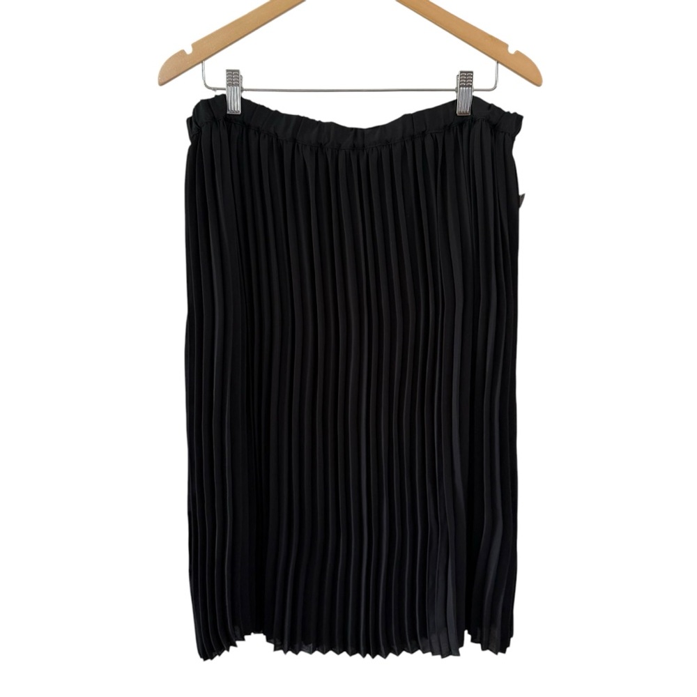 Lord & Taylor Black Pleated Skirt NEW Size Large